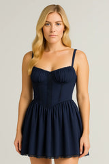 Spitzen-Hosenträgerkleid, Sommermode, Schnürung, schmale Taille