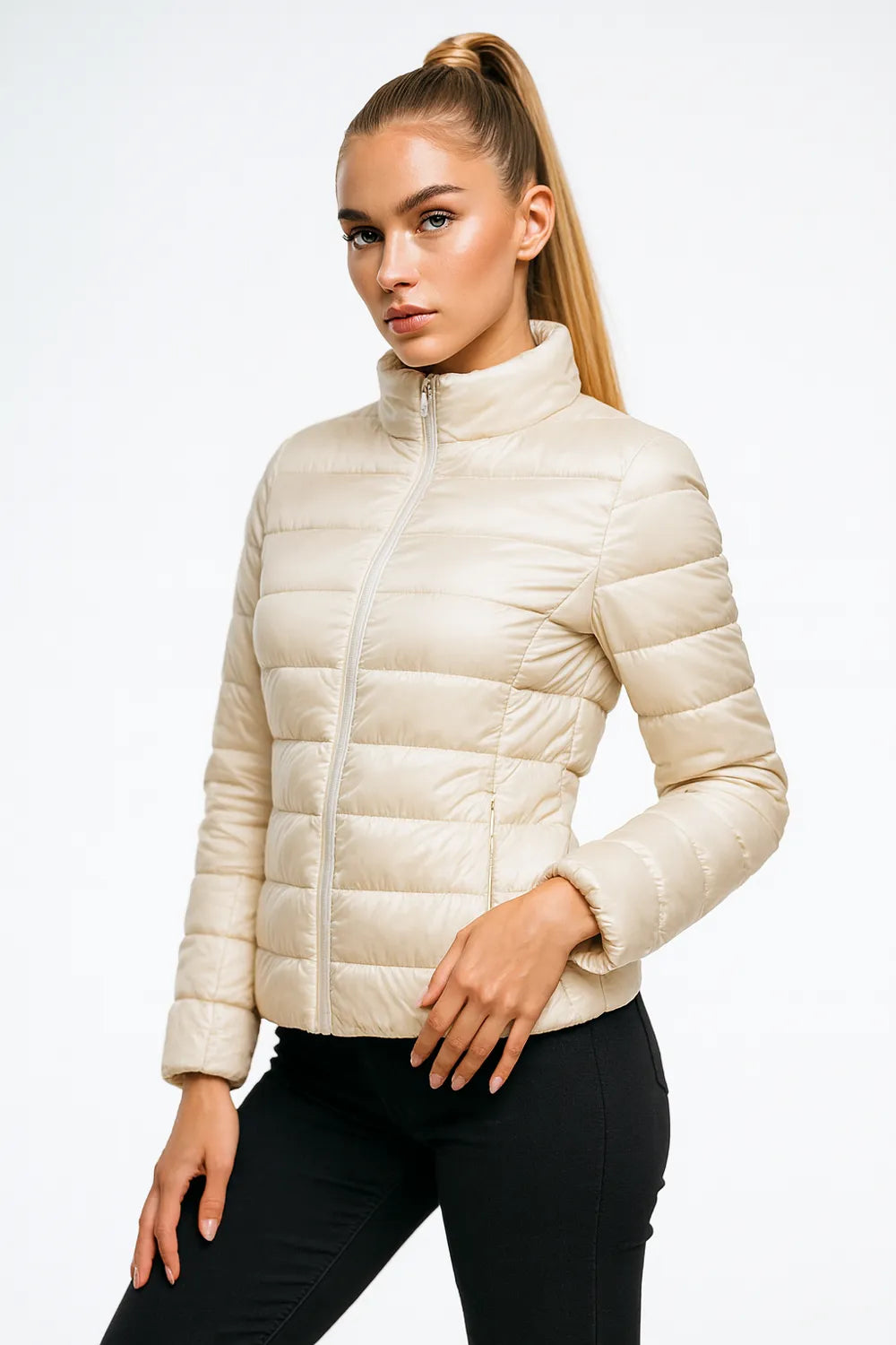 Isolierte Damen-Pufferjacke mit Stehkragen